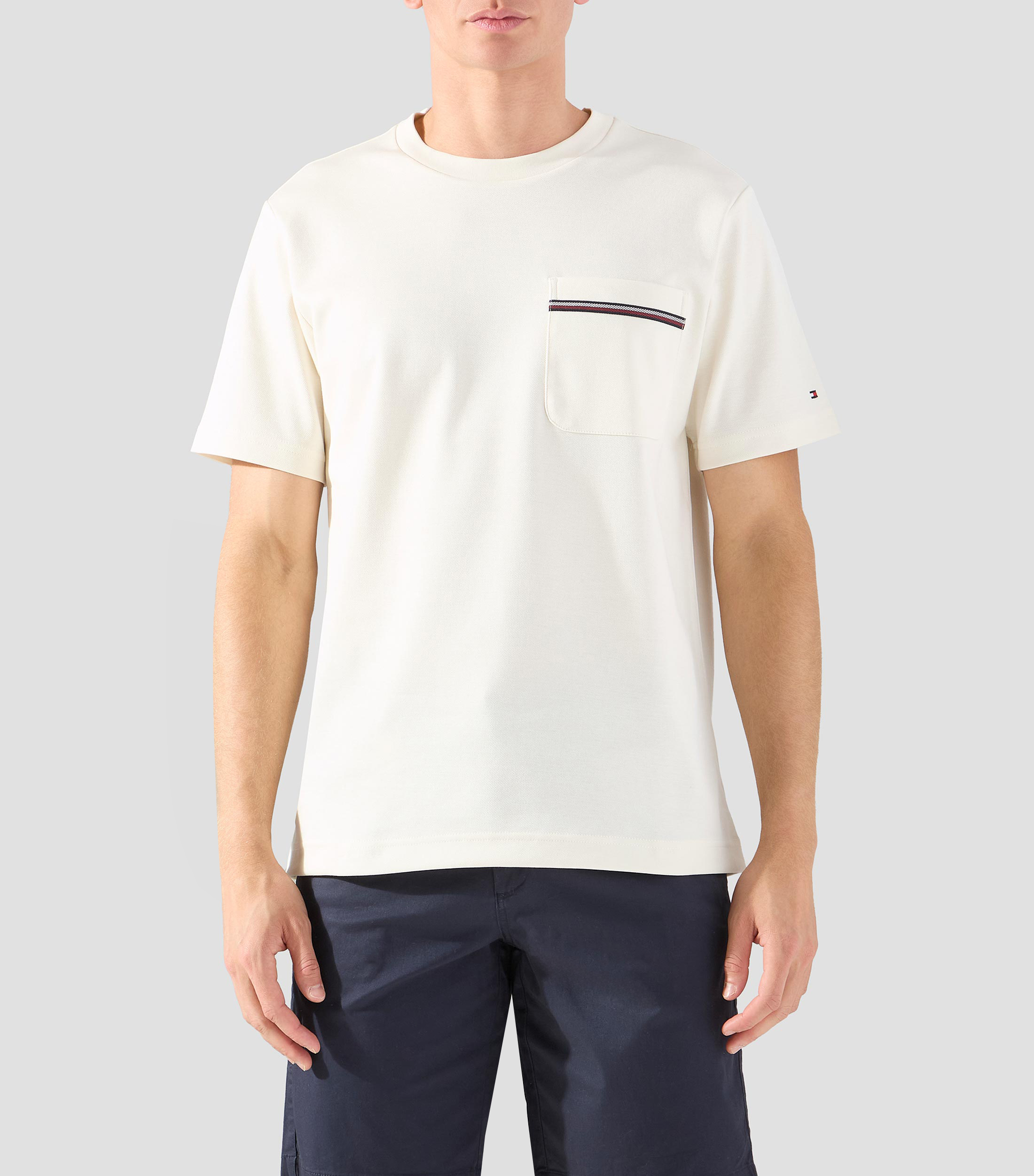 Playera cuello redondo manga corta con bolsillo Hombre